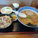 きたぐち焼肉 - 料理写真:ラーメンセットB