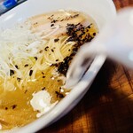 自家製麺 カミカゼ - 【塩焦がしネギラーメン】950円