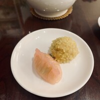 Shanghai Dining 状元樓 - 自家製二種点心の盛り合わせ
