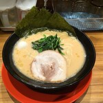 横浜家系ラーメン 角蔵家 - ラーメン大盛り