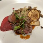 レストラン　ノリ　エ　ノジ - ・北海道大雪山の麓で捕えた蝦夷仔鹿のローストにビーツ、キノコのソテー
      ジャガイモのパンケーキ