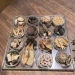 mingles - ★9.5 MINGLING POT: 三種の餃子（魚、韓牛、モレル）、牛の膝軟骨、干しなまこ、あわび、どんぐり、コールドブリューいりこダシ（←アンチョビだと思う）