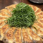 餃子・とんちゃん専門店 塚ちゃん餃子 - 餃子25個しそトッピング