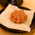 藤い屋 - 焼きたてもみじ饅頭とお茶のセット