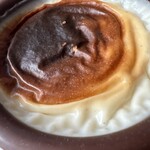 イスタンブール・サライ - 表面を焼いた冷たいライスプディング