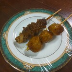ハマケイ - 「つくね串 (たれ味)」と「かわ串 (たれ味)」
