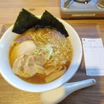 魚丸鮮魚店 - 魚介醤油ラーメン