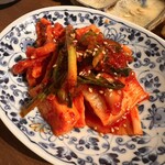 深夜焼肉 じる - キムチ盛り合わせ