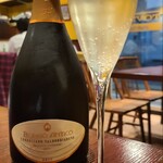 TOVILA osteria - お酒①ボルゴ・アンティコ・コネリアーノ・ヴァルドッビアーデネ・プロセッコ・スペリオーレ・ブリュット・ミッレジマート2023(スパークリングワイン、イタリア)(税込880円)
            葡萄品種:グレーラ100％