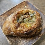 MITAKI PAIN - ブルーチーズとハチミツ、胡桃が入ったハード系