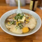 くるまやラーメン　 - 具材とニンニクで麺が見えません