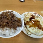 天天利美食坊 - 魯肉飯と目玉焼き