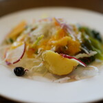 風の谷 - サラダは10種の野菜を使用