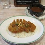 CURRY CLUB キュイエール - ”湘南ポーク”ロース肉のカツカレー　辛め、大盛バージョン