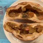 ブーランジェリー セイジアサクラ - 焼きチーズカレーパン