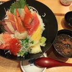 築地食堂 源ちゃん - 源ちゃん丼　1380円(税込み1518円)　プラス55円でご飯大盛りできます