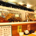 吉栄丸 - カウンター前には水槽