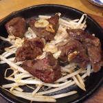 ずみっ！！酒場 やまといも - さがり  のサイコロステーキ