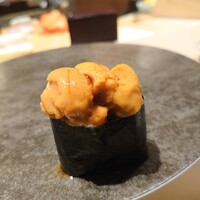 銀座 鮨 魯久 - 雲丹の軍艦巻き (北海道、厚岸)