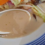リンガーハット アリオ倉敷店 - 濃厚なスープですがサラッとしてます。