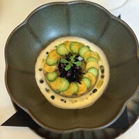 ル・プリスティン レストラン 東京 - ハマチのクルード 南瓜 アボカド クレームクリュ 紫蘇とハバネロのビネグレッテ