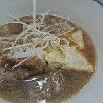 肉うどん 野島 - お肉が柔らかく具がたっぷり♡湯葉が此方にも入って居ます。