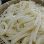 肉うどん 野島 - 讃岐から取り寄せる半生麺はエッジが立っていて、程好い弾力がある。