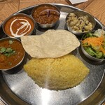 エリックサウス 虎ノ門ヒルズ店 - 4種カレープレートのターメリックライス　1,530円