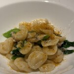 A TUTTA - 耳たぶパスタ、カマス、ツル紫、カラスミパウダー