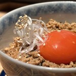 炭焼 おかげさん - 鶏そぼろ丼卵黄醤油漬け