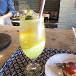 食堂 ナマケモノ - レモンと甘夏のソーダ（フレッシュジュース）