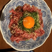 焼肉 にくだらけ - 田村牛のとろける炙りユッケ