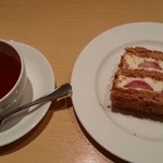 カフェ・ラ・ミル - いちごのミルフィーユ、紅茶