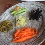 御漬け物盛り合わせ。フレッシュで旨い！