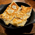 秋田の食堂 やまと - 鉄板ギョーザ