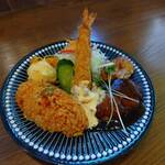 カフェレスト結。 - 結。の盛り合わせ　照り焼きハンバーグとトマトピラフ　　　1300円