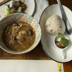 世田谷クミン - 友人が頼んだのはスープカレエ。デリはほぼ食べ終わってます。