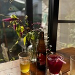 世田谷クミン - 赤しその水割りと桃ヴァイツェン。ちょうど良い濃さ。