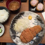 とんかつひなた - ランチメニューの「上六白黒豚ロースかつ定食」