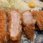 とんかつひなた - 確かに漢方三元豚よりも脂身が少ない