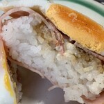 スーパーセンタートライアル - カットしてみると、程よい加減の半熟卵とベーコンがなかなかいい組み合わせﾟ｡(*^▽^*)ゞ