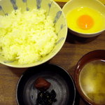 Tamagonchi - 卵かけ御飯＋昆布の佃煮と梅干のトッピング追加です