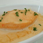 銀座 シェ・トモ - 地魚と海老のクネル　白ワインのクリームソース