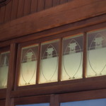 メインダイニングルーム 三笠 - バーの入口上のガラス