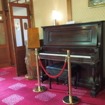 メインダイニングルーム 三笠 - アインシュタインが弾いたというピアノ