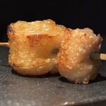 炭焼 おかげさん - 高坂鶏皮付きせせり　