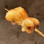 炭焼 おかげさん - 高坂鶏皮付きせせり　