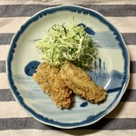 紀ノ国屋 インターナショナル - やっぱり、カキフライが、いちばんおいしいね。身長７〜８センチの特大です。