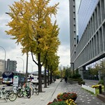 SOIGNE - 右がSoigne擁する洗練されたビル