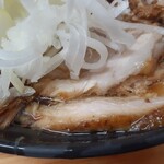 北大塚ラーメン - バラ肉で炙り強めなチャーシューさんたち